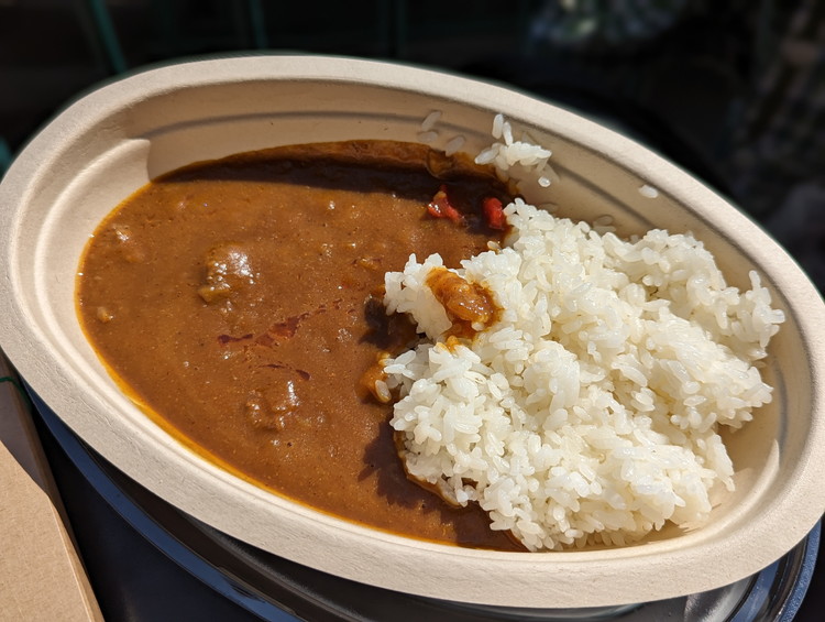 甲子園の「阪神甲子園球場」で甲子園カレー | 恰幅の良い彼